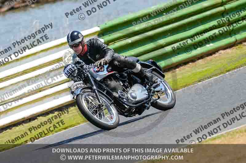 Vintage motorcycle club;eventdigitalimages;mallory park;mallory park trackday photographs;no limits trackdays;peter wileman photography;trackday digital images;trackday photos;vmcc festival 1000 bikes photographs
